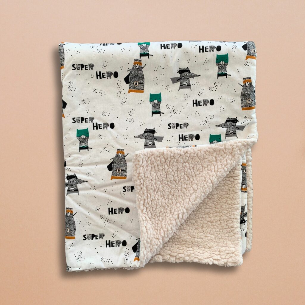 couverture bébé en sherpa - motif super héro