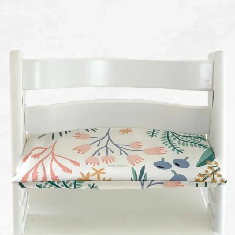Coussin Sarah et sa chaise Tripp Trapp