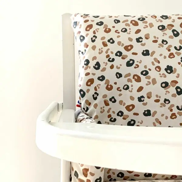 coussin chaise haute au motif léopard pour chaise haute Combelle