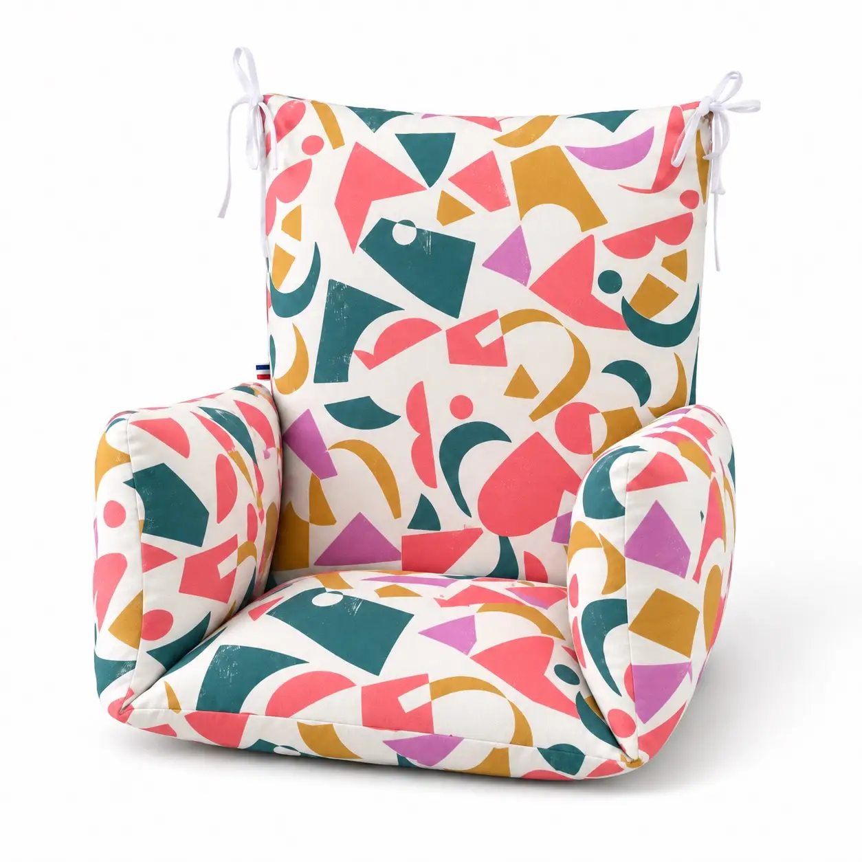 Coussin universel de chaise haute Alba 2 Coussin de chaise haute Alba vu de trois quarts, avec assise et accoudoirs rembourrés à motifs géométriques