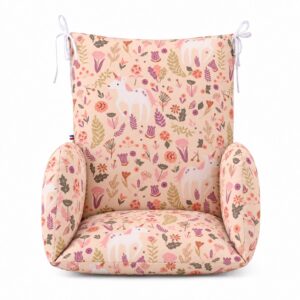Coussin de chaise haute universel Licorne vu de face, à licornes blanches et motifs floraux sur fond pêche clair.