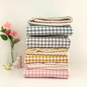 Couverture bébé sherpa Vichy disponible en 4 coloris et fabriquée en France