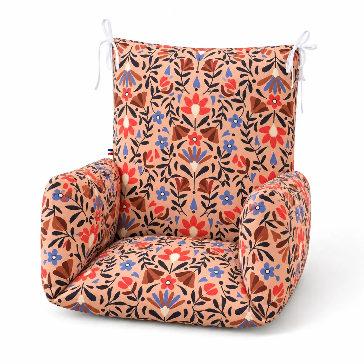 Coussin chaise haute Jeanne 2 Coussin de chaise haute Jeanne vu de trois quarts, avec dossier, assise et accoudoirs rembourrés