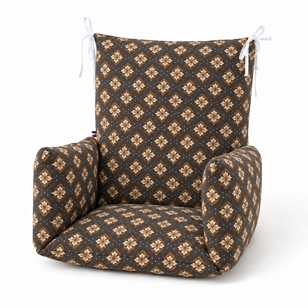Coussin chaise haute Marius 2 Coussin de chaise haute Marius vu de trois quarts, avec dossier, assise et accoudoirs rembourrés