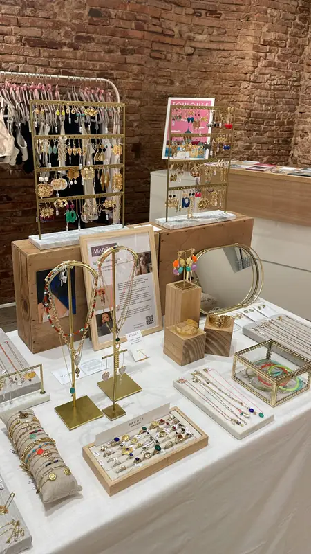 Le Pop-Up Toulousain : 17 créatrices locales réunies au cœur de Toulouse jusqu’au 31 mai 6 stand de la marque Viadoli à la boutique éphémère Le Pop up Toulousain